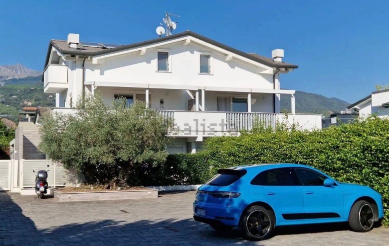 Appartamento in vendita a Montignoso