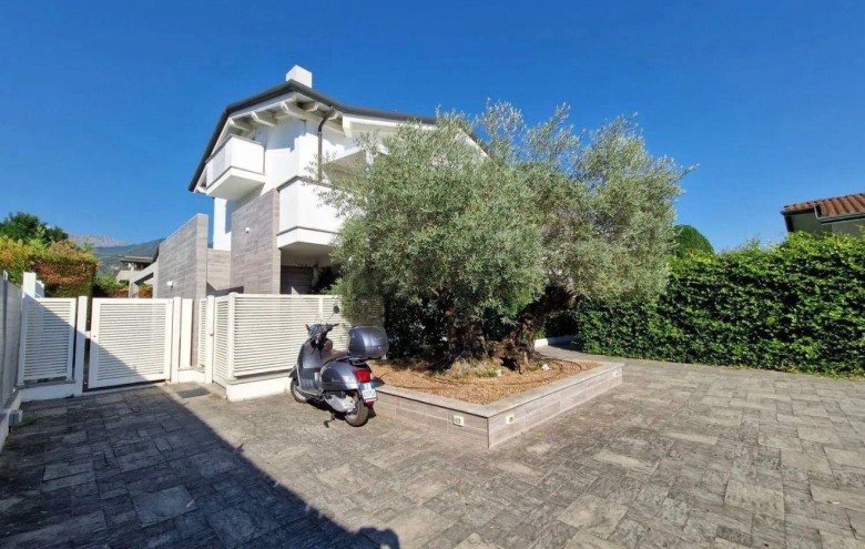 Appartamento in vendita a Montignoso