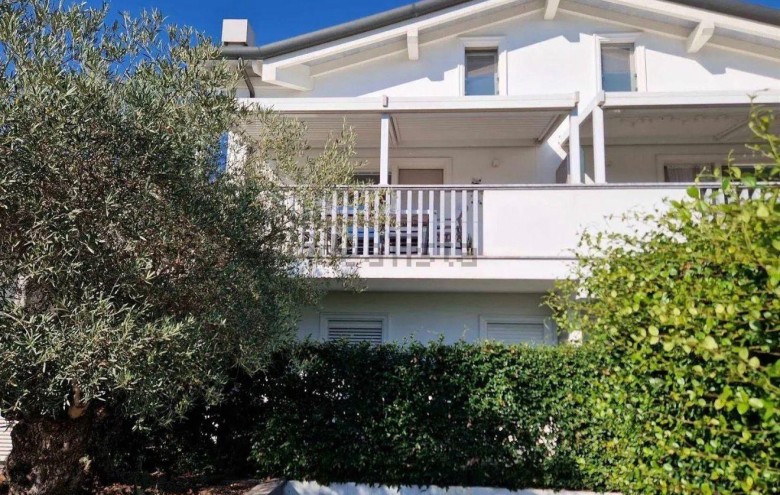 Appartamento in vendita a Montignoso