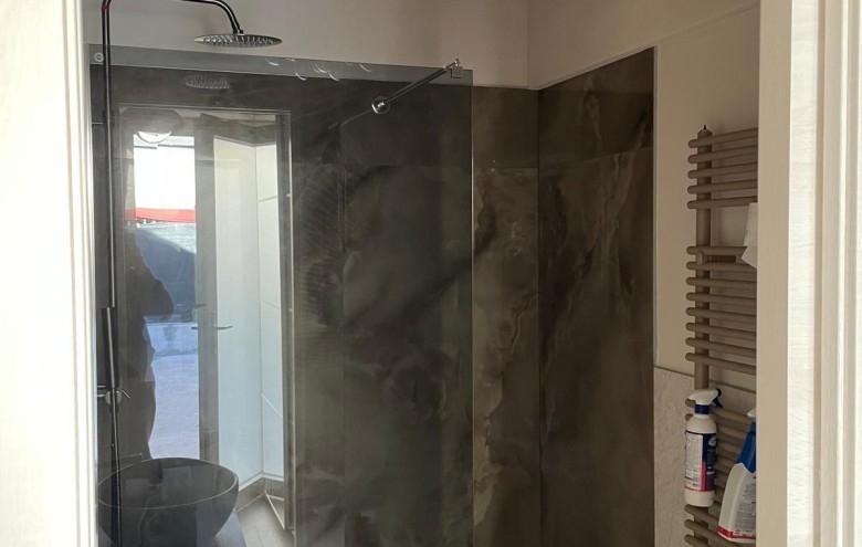 Magazzino in vendita a Massa