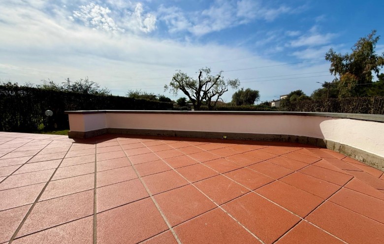 Bifamiliare in vendita a Massa