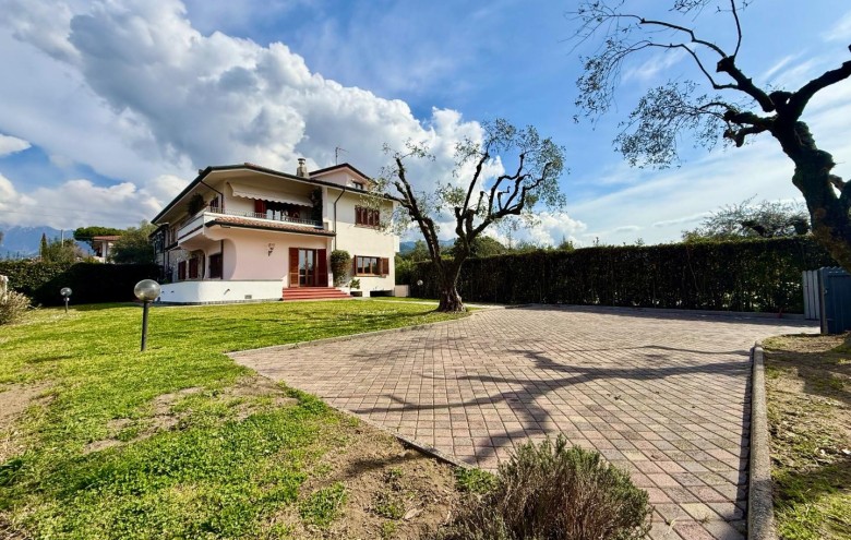 Bifamiliare in vendita a Massa