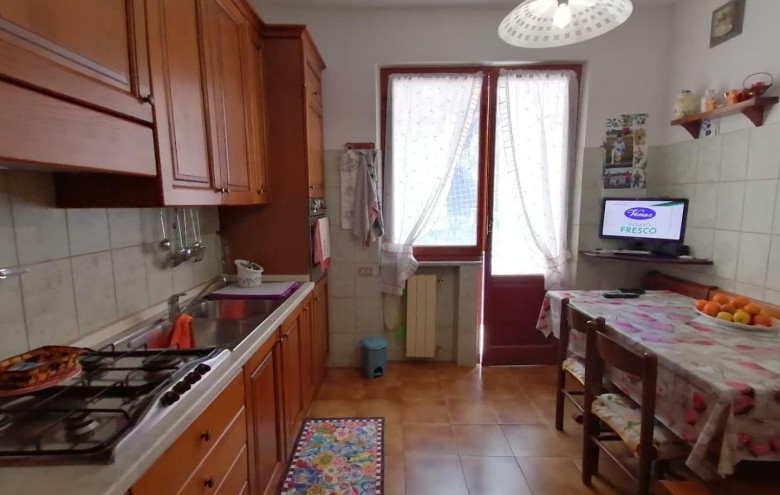 Porzione di casa in vendita a Massa