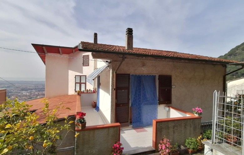 Porzione di casa in vendita a Massa