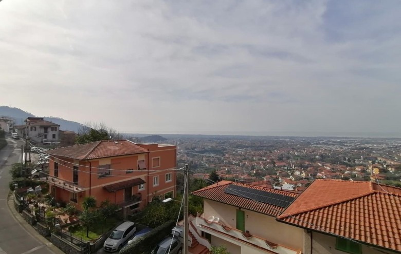 Porzione di casa in vendita a Massa