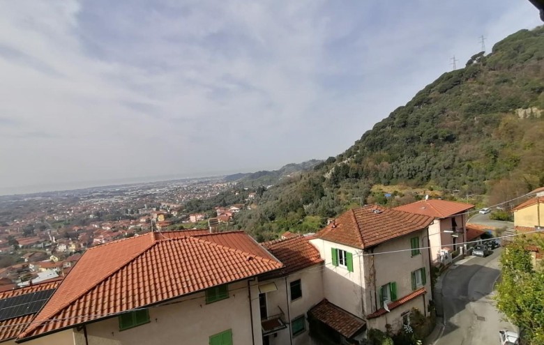 Porzione di casa in vendita a Massa