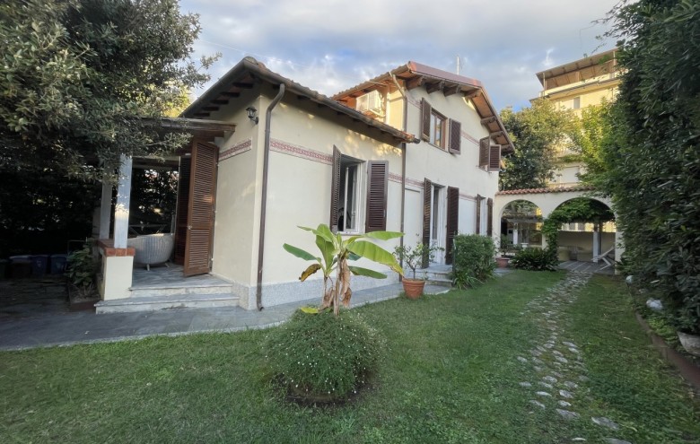 Villa singola in vendita a Pietrasanta