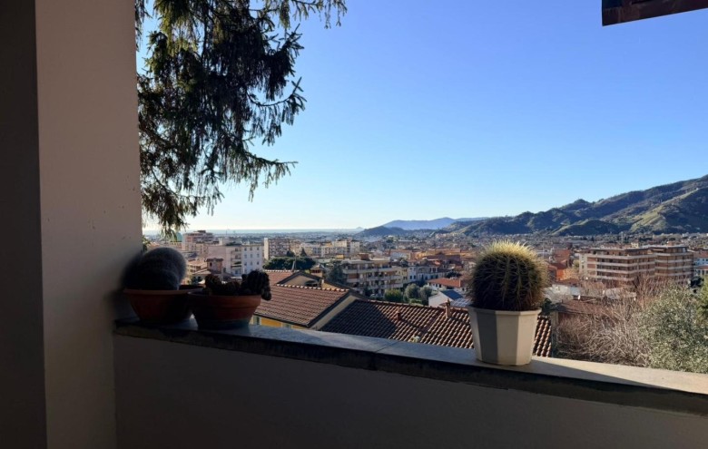 Bifamiliare in vendita a Massa