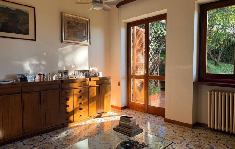 Bifamiliare in vendita a Massa