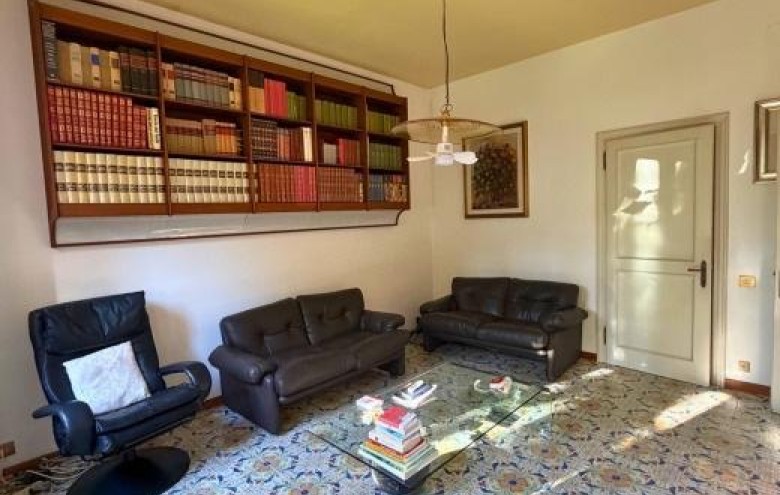 Bifamiliare in vendita a Massa