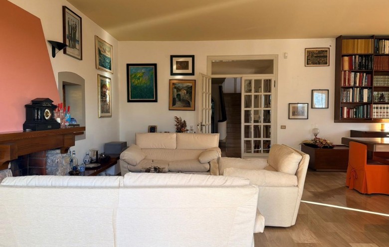 Bifamiliare in vendita a Massa