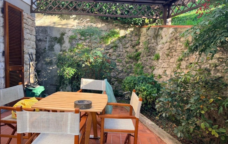 Bifamiliare in vendita a Massa