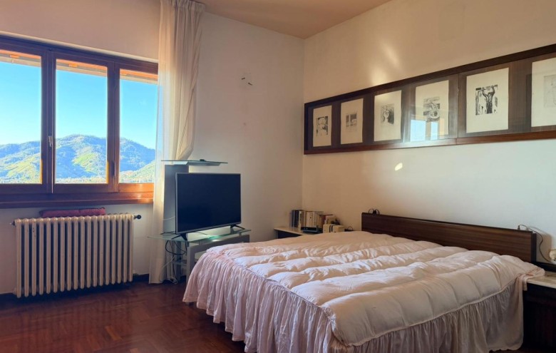 Bifamiliare in vendita a Massa