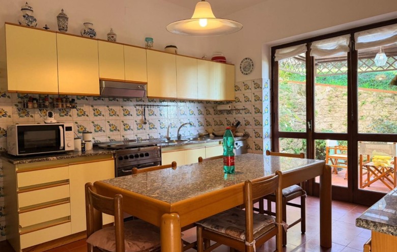 Bifamiliare in vendita a Massa