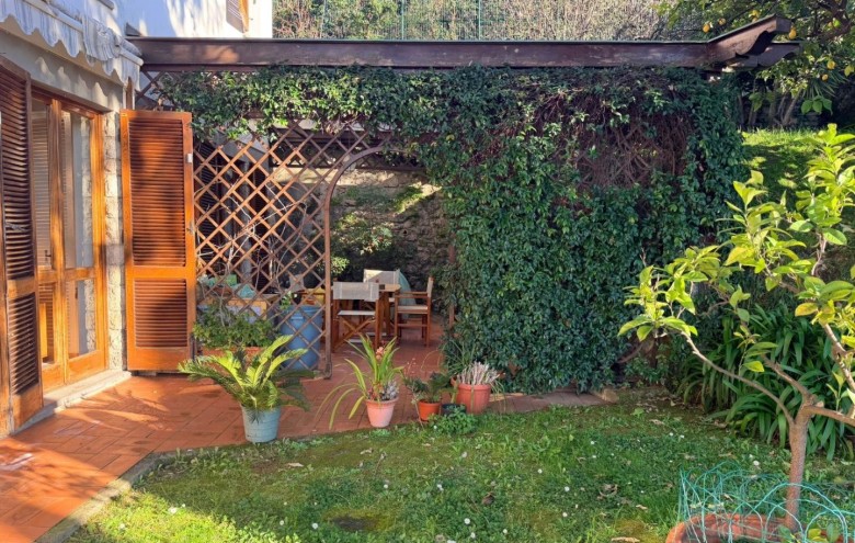 Bifamiliare in vendita a Massa