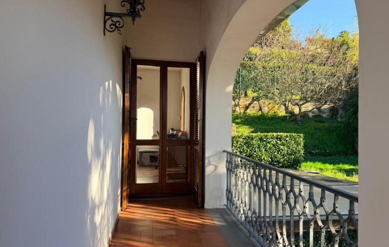 Bifamiliare in vendita a Massa