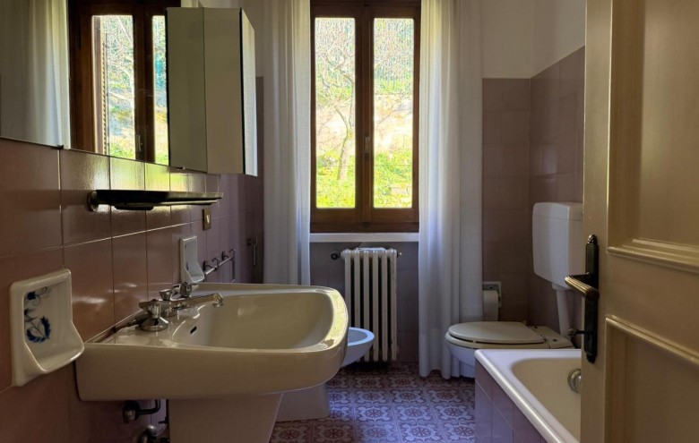 Bifamiliare in vendita a Massa