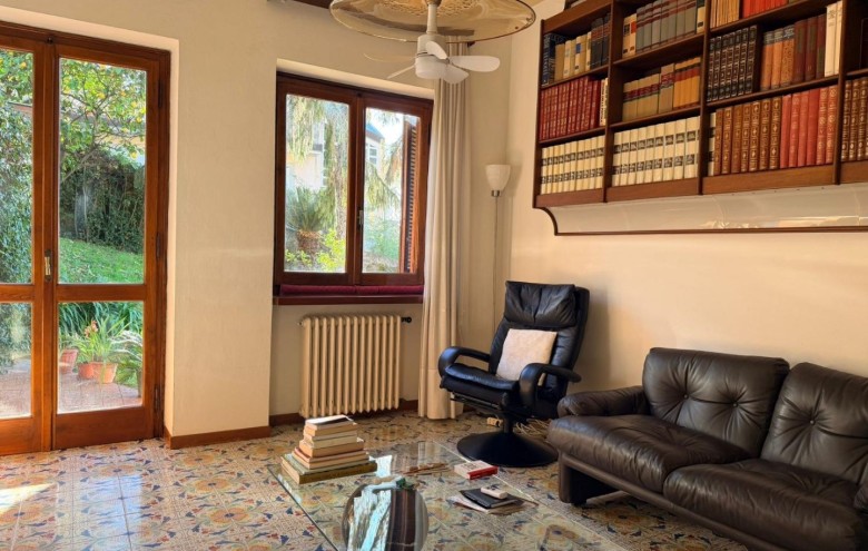 Bifamiliare in vendita a Massa