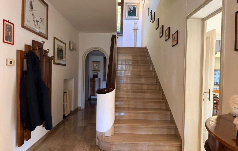 Bifamiliare in vendita a Massa