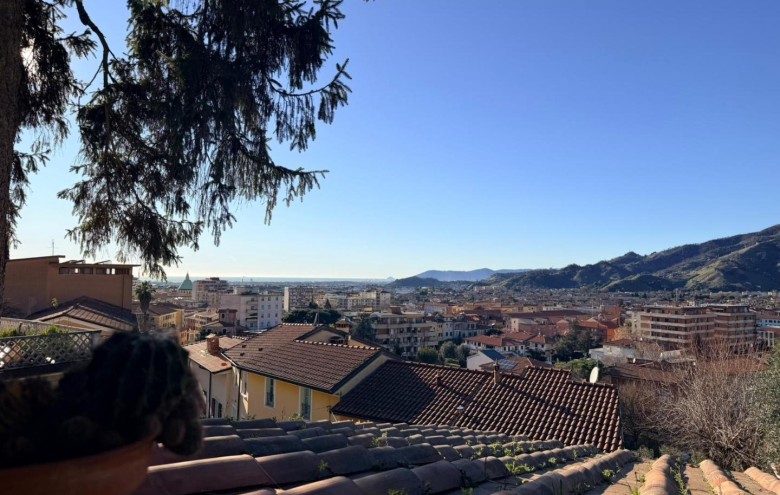 Bifamiliare in vendita a Massa