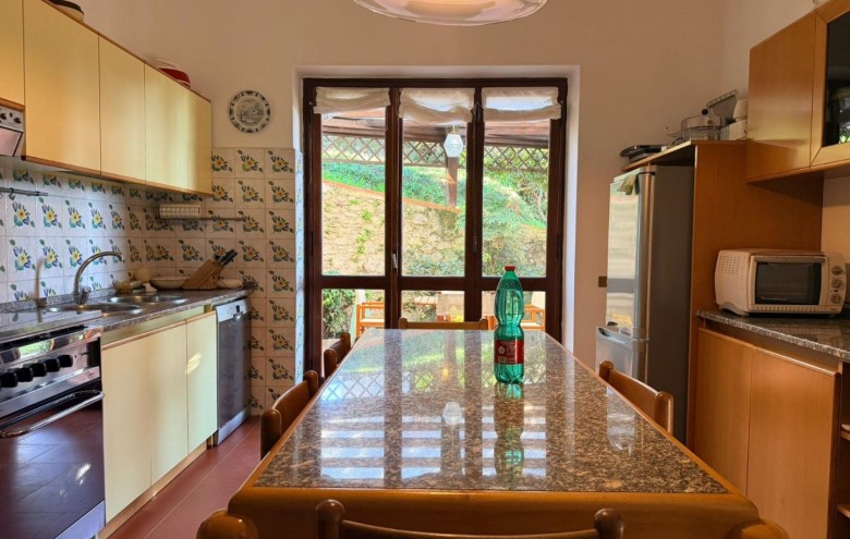 Bifamiliare in vendita a Massa