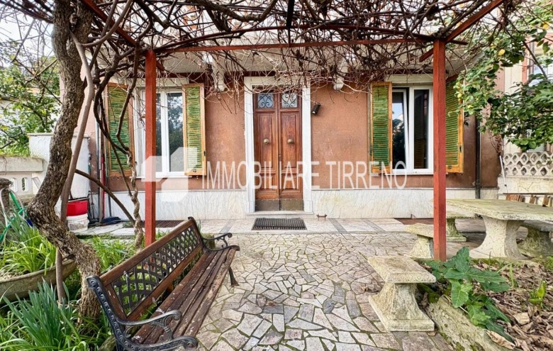 Villa singola in vendita a Massa