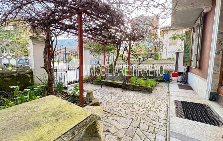 Villa singola in vendita a Massa