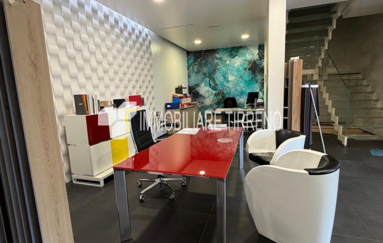 Capannone in vendita a Massa