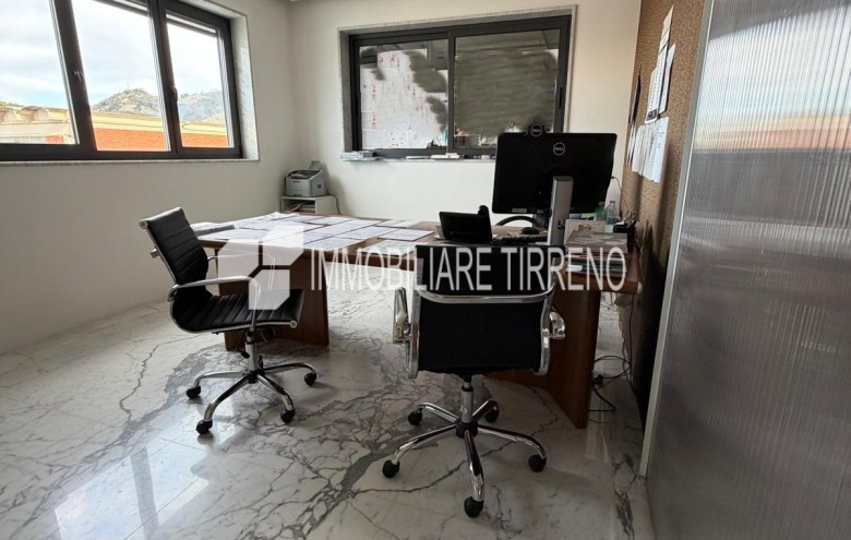 Capannone in vendita a Massa