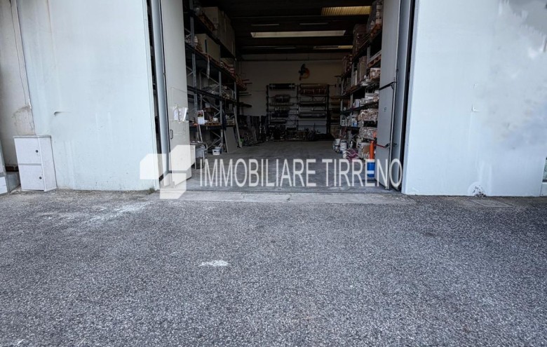 Capannone in vendita a Massa