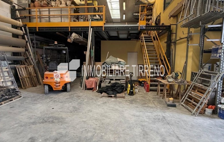 Capannone in vendita a Massa