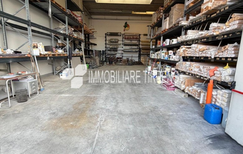 Capannone in vendita a Massa
