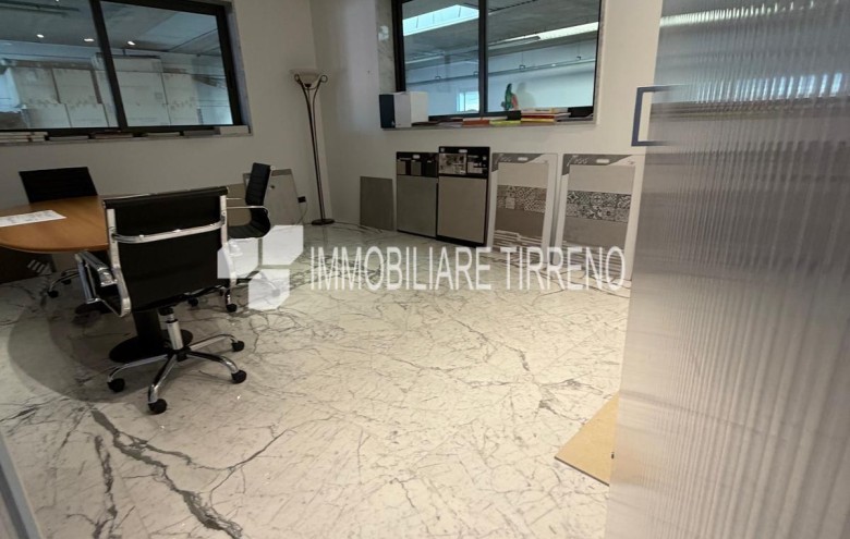 Capannone in vendita a Massa