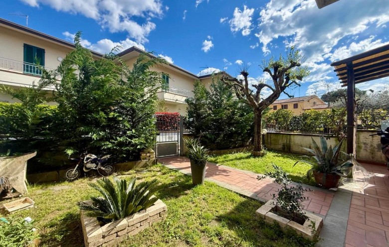 Villetta a schiera in vendita a Massa