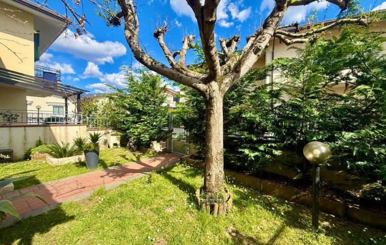 Villetta a schiera in vendita a Massa