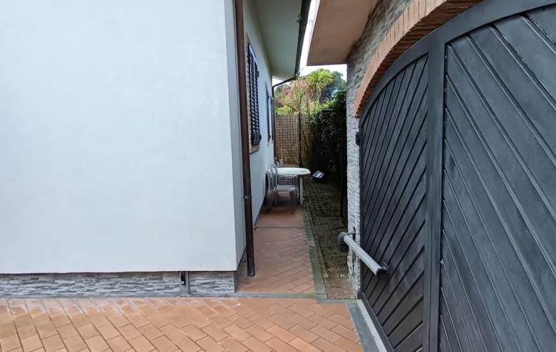 Bifamiliare in vendita a Massa