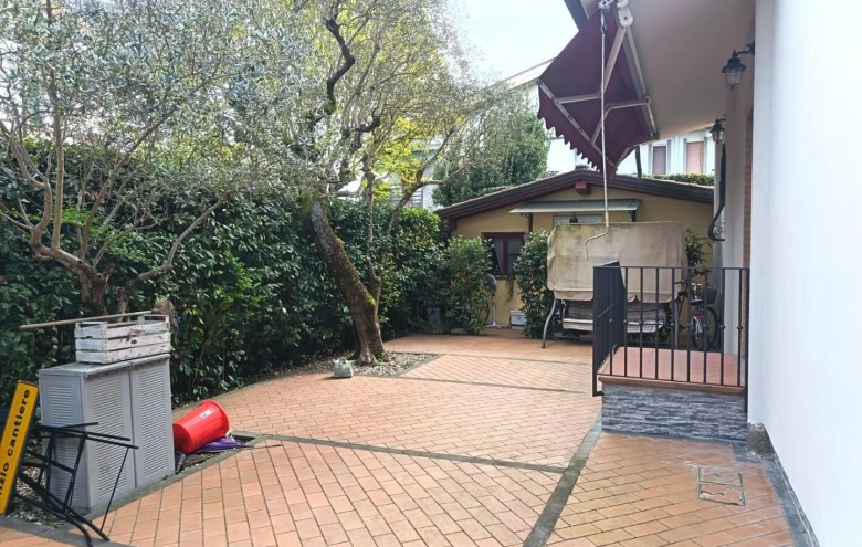 Bifamiliare in vendita a Massa