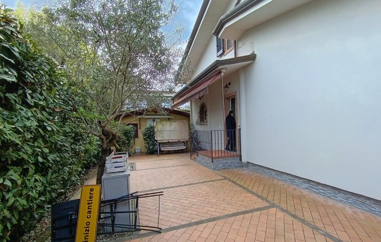 Bifamiliare in vendita a Massa