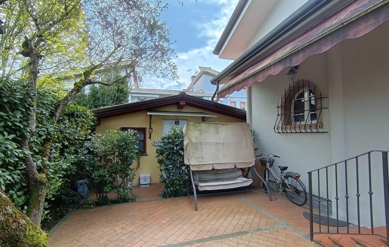 Bifamiliare in vendita a Massa