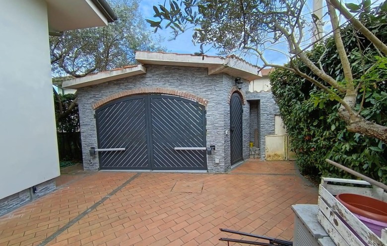 Bifamiliare in vendita a Massa