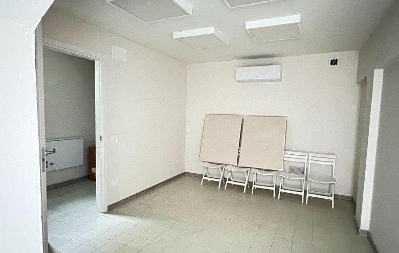 Fondo Commerciale in affitto a Massa