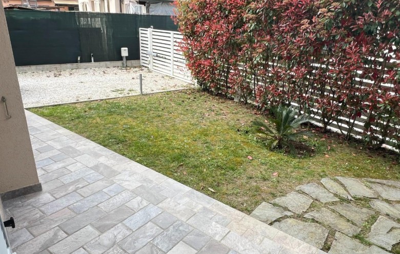 Appartamento in vendita a Montignoso