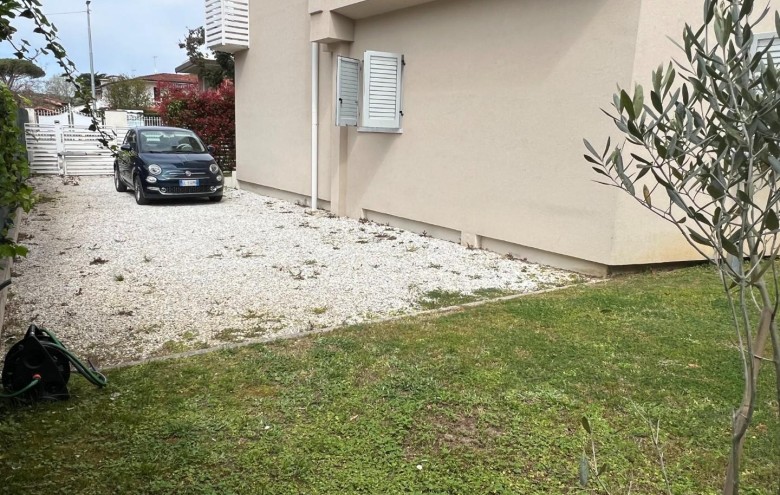 Appartamento in vendita a Montignoso