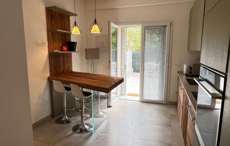 Appartamento in vendita a Montignoso