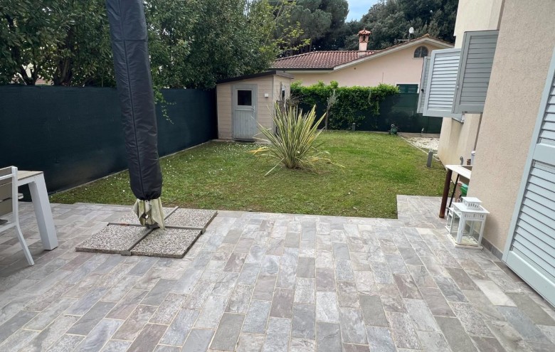 Appartamento in vendita a Montignoso