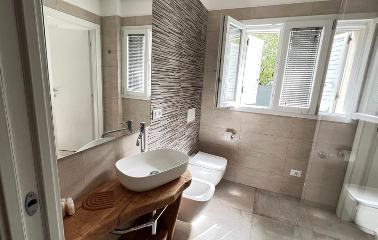 Appartamento in vendita a Montignoso