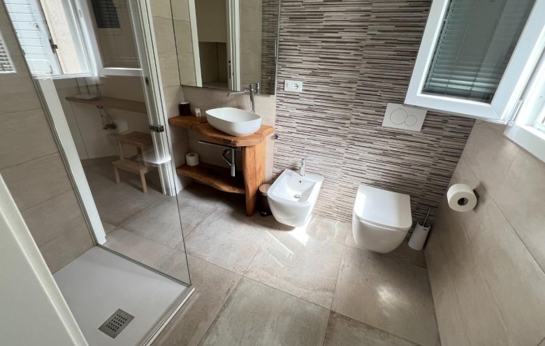 Appartamento in vendita a Montignoso