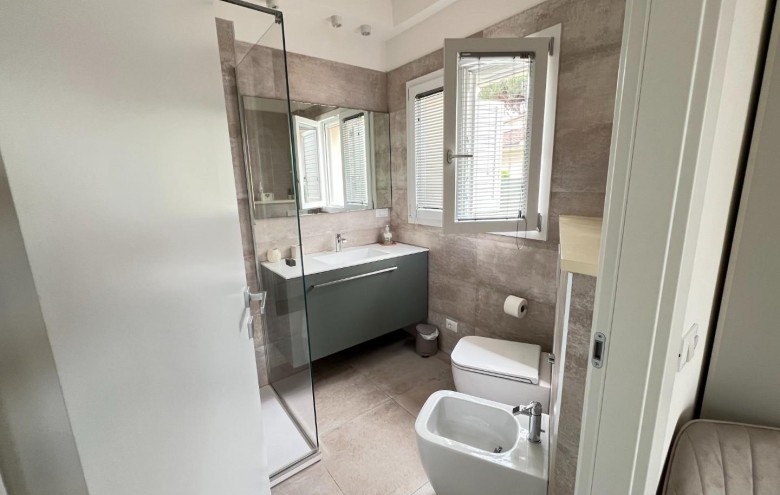 Appartamento in vendita a Montignoso