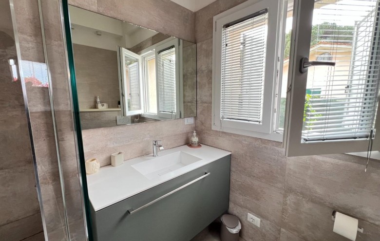 Appartamento in vendita a Montignoso