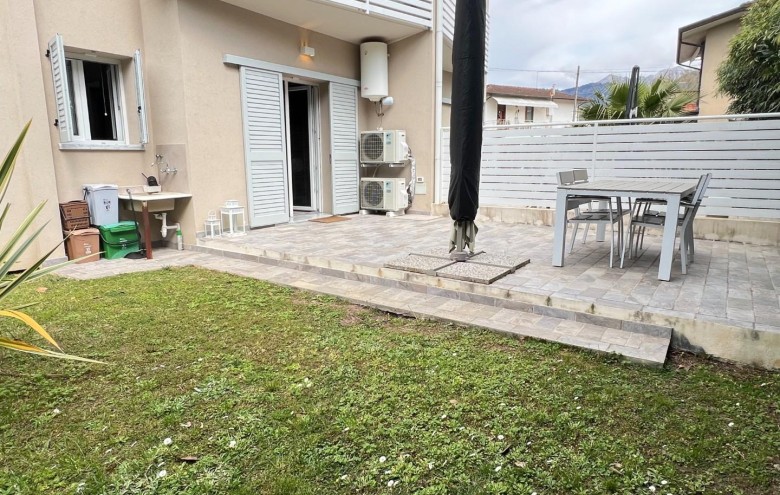 Appartamento in vendita a Montignoso